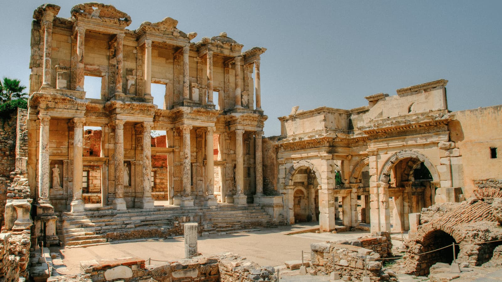 Efes Antik kent kütüphanesi